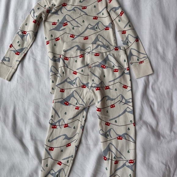 Hanna Andersson Cream and Red Mountain Print Pajamas - Picture 3 of 3